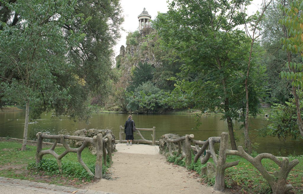 Faux bois at the lakefront area at Parc des Buttes-Chaumont