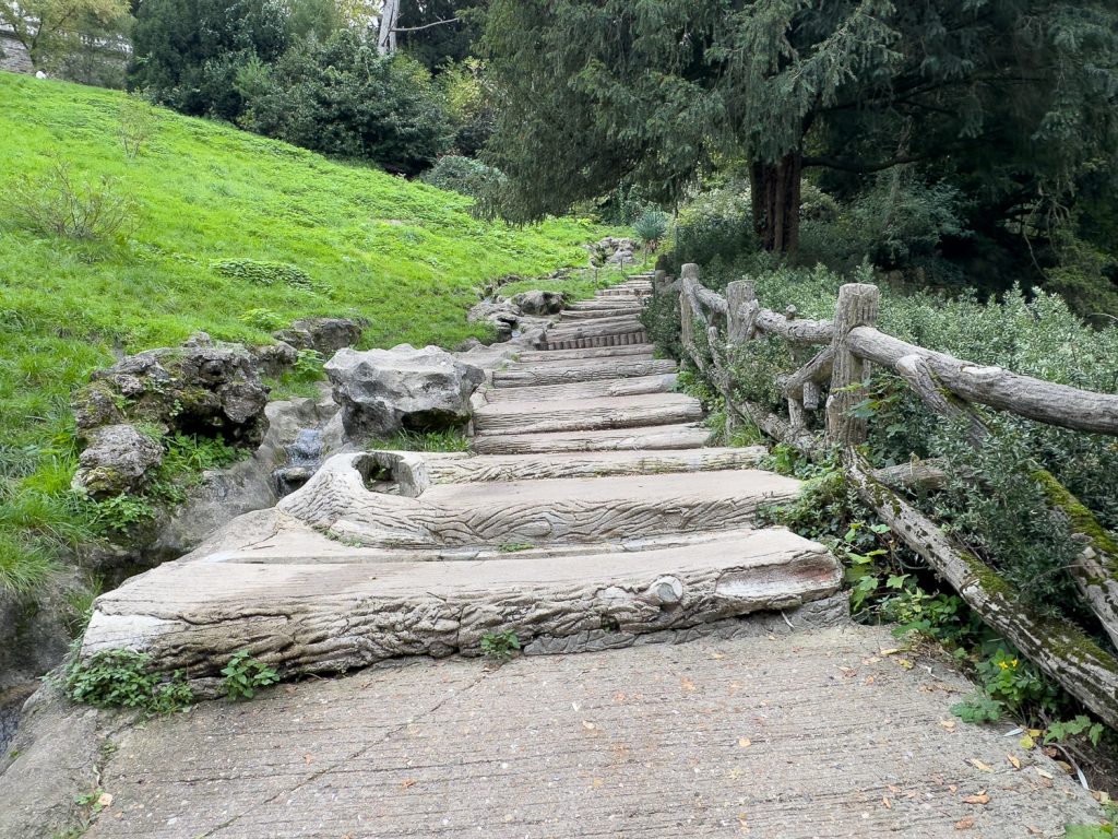 Faux bois steps Parc des Buttes-Chaumont