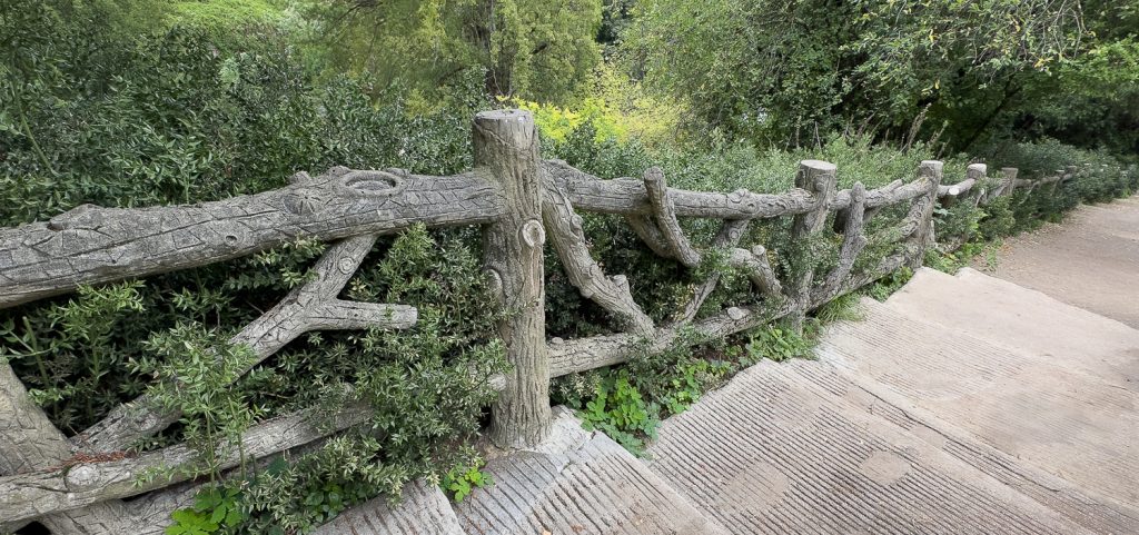 Faux bois railing at Parc des Buttes-Chaumont