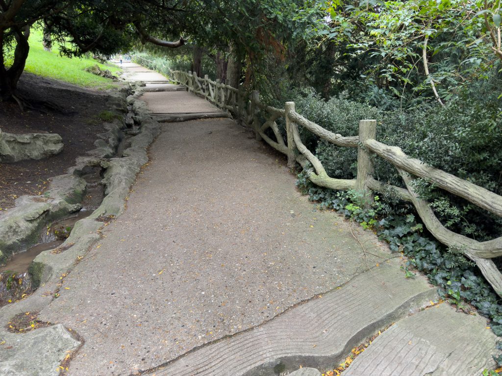 Faux bois fence at Parc des Buttes-Chaumont