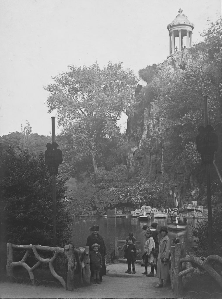 vintage photo of parc buttes chaumont