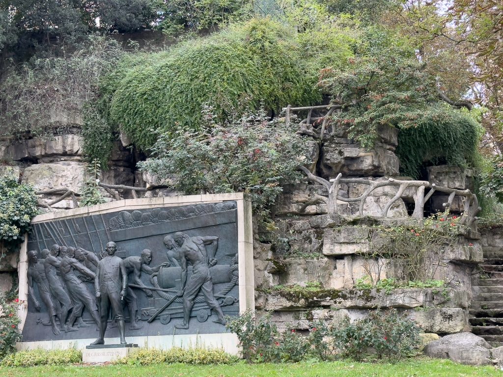 Paris park with faux bois found near Eiffel Tower and Monument à de Grasse