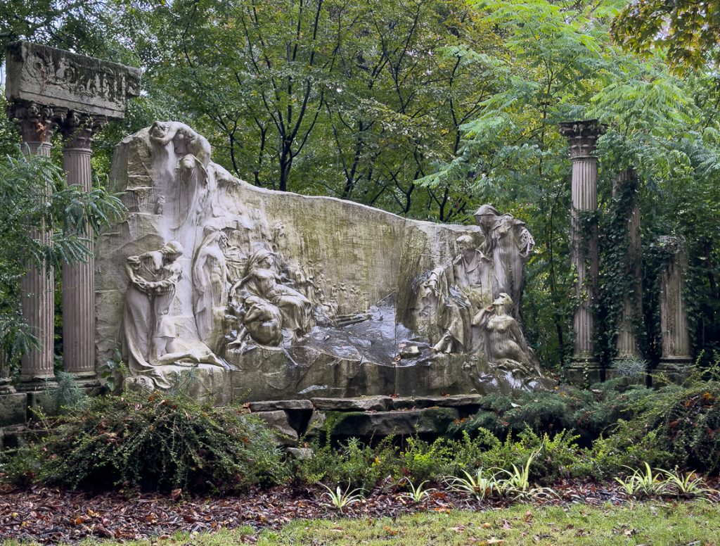 a relief sculpture marking the entrance to the Jardin de la Nouvelle France near the Grand Palais